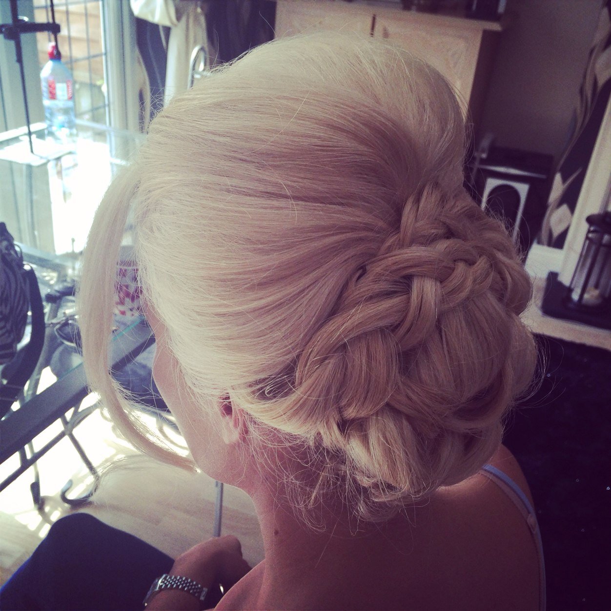 HairByAlix's profile picture. Professional Mobile Hairdresser • Specialising in Hair Extensions & Hair ups • Instagram- alixwrightxx • Email-alix@hairbyalixwright.co.uk