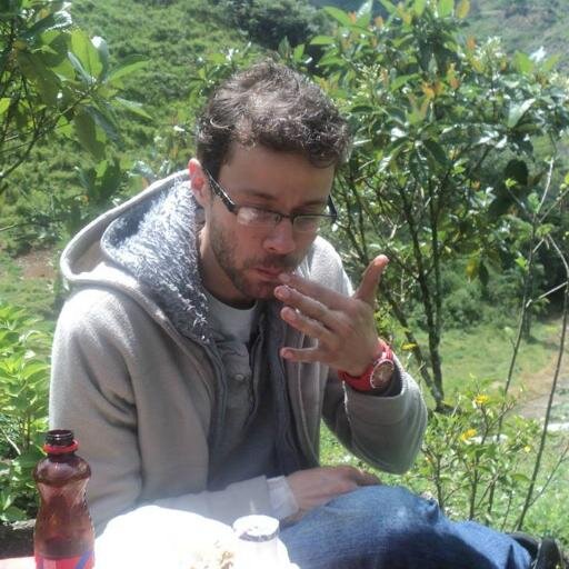No soy rockero todo el día, paro para dormir.