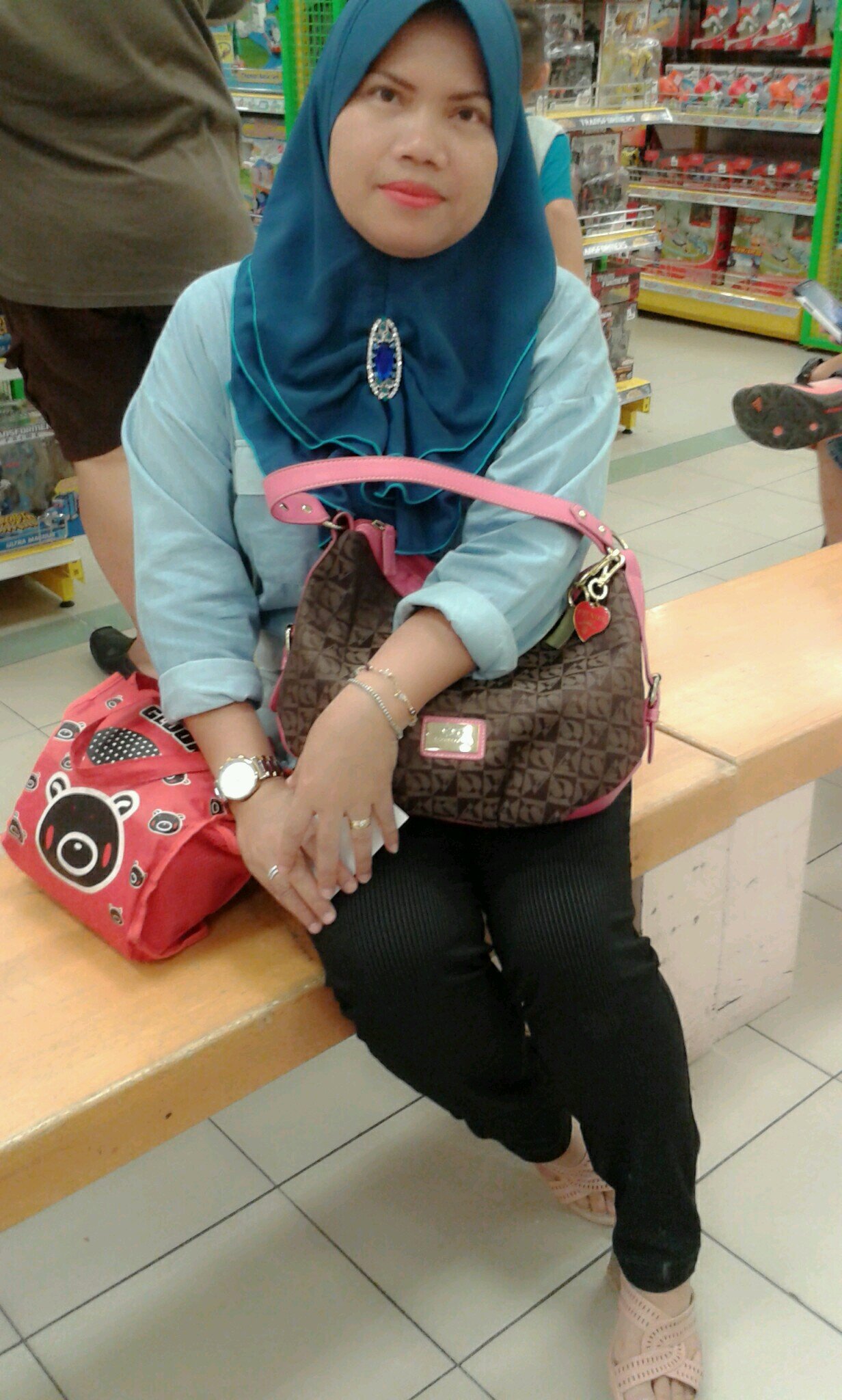 heni_pinki's profile picture. Smiles Always!!! BBPin  237C7C80