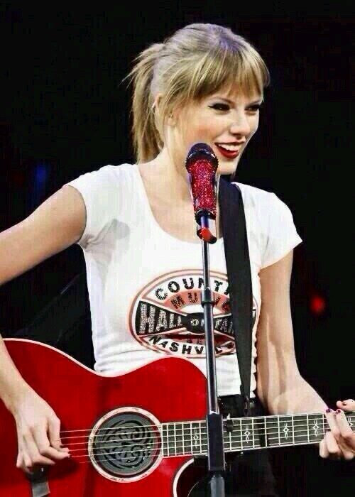 Waiting for the RED Tour *excited*