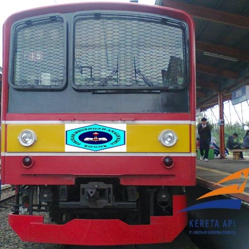 Pecinta dunia kereta api sekaligus pemburu & fotografer kereta api dari Sekolah Menengah Analis Kimia Bogor.