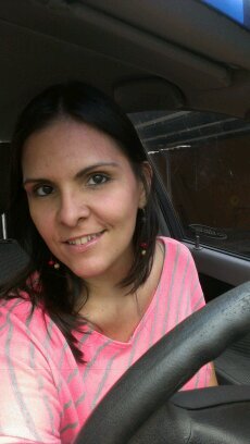 VENEZOLANA. Asesora Comunicacional, Analista, Locutora, Lectora, Cinéfila, Geminiana, Enamorada de la existencia, decidida a VIVIR siempre más y mejor