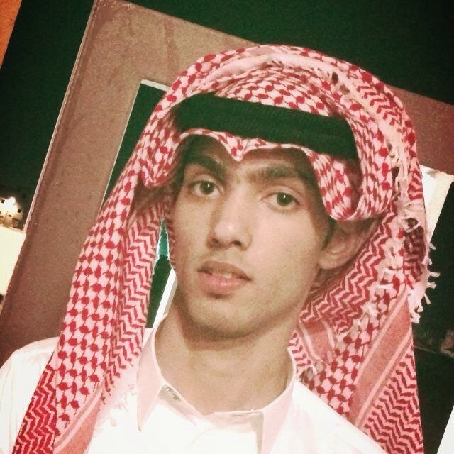يَ  منيٺي : فآضت !
مشاعر حبيبك ' آعبر دروب
الوصل بحره و برّه ' لا تقول ، 
لي بدري ؟ وانا من نصيبك 
م عآد بدري تدري العمر مرّهه ~⁰