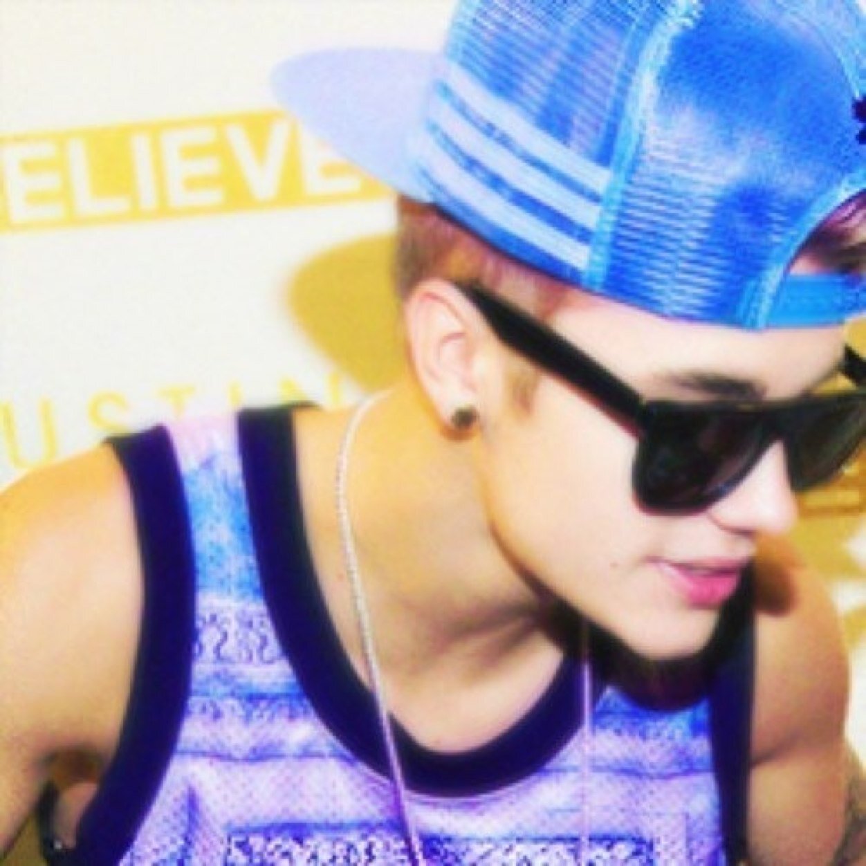 Follow my other account and I'll follow back @lovebiebs1_94 ❤