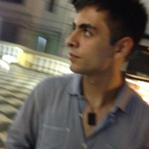 Contento-me com pouco, mas desejo muito.