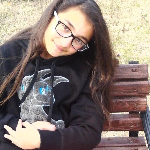 koyu directioner  lovatic  smiler fanatik galatasarylı komik şeker agresif  ve septaik :) directioner sypathetic funny :)