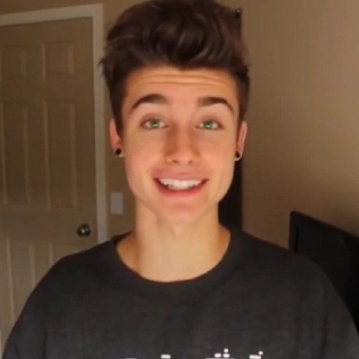 chris collins | 18 | bisex.