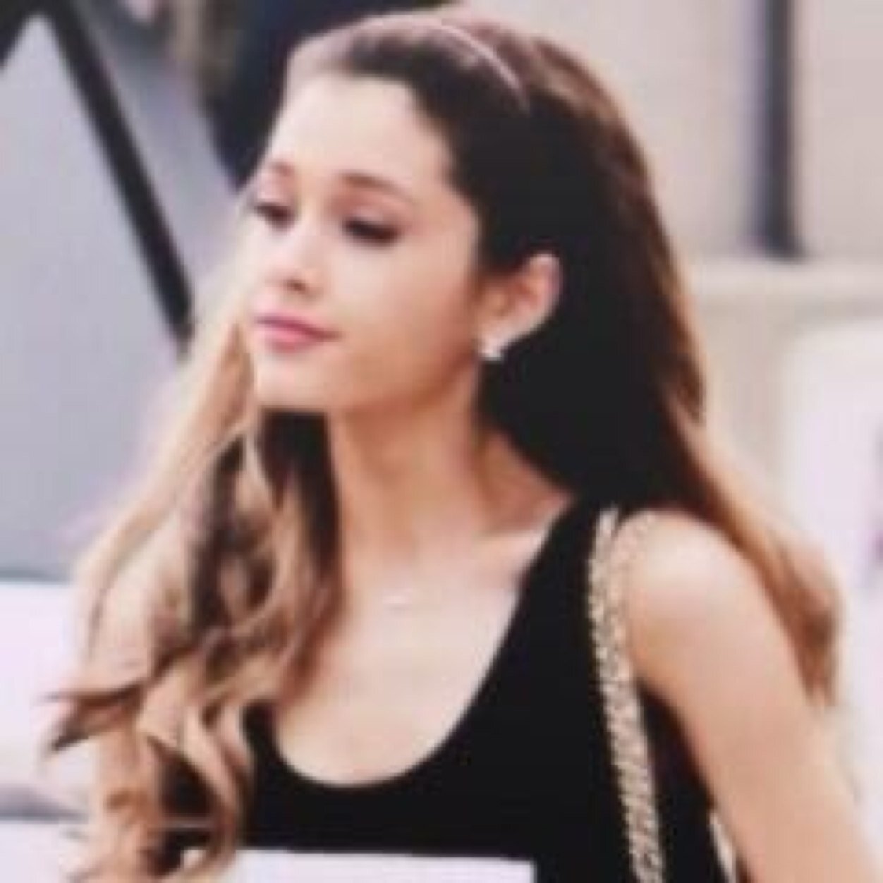 I'm Ariana. Whats up? Lima beans are cool...but I've never tried them sooo.. Nevermind. {RP/FL}