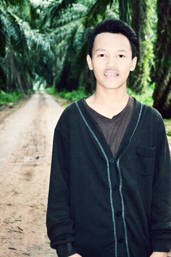Follow new account twitter @rahmadradevans yg ini unfollow aja udah kehack