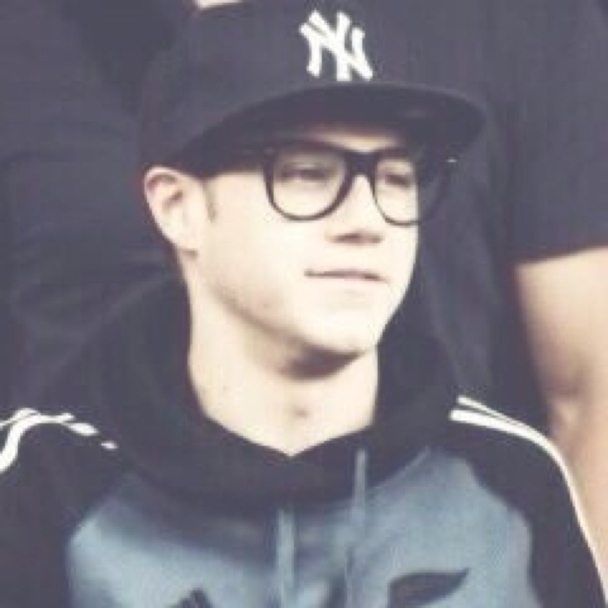 Hi i only post ziall layouts, give credits and follow this account and  @tattooziall.