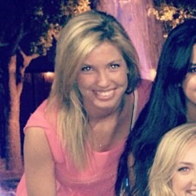 sarahetank's profile picture. 