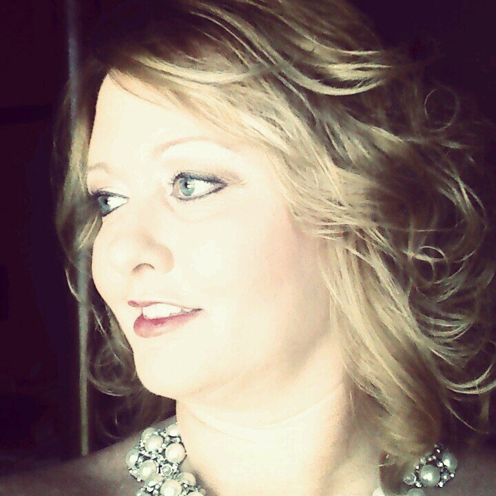Loves Real Country Music and travel