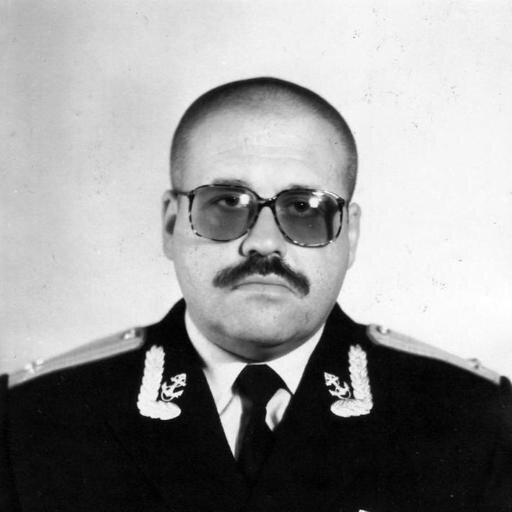 Приемлю тяготы скитаний, ничуть не плачась и не ноя, но рад, что в чашу испытаний теперь могу подлить спиртное.