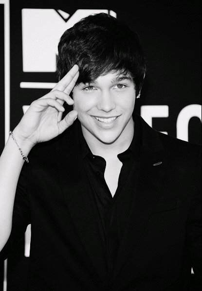 We are #mahomies4Live i hope @AustinMahone follow us one day. loveyouall ♥ ∞  #WHATABOUTLOVE