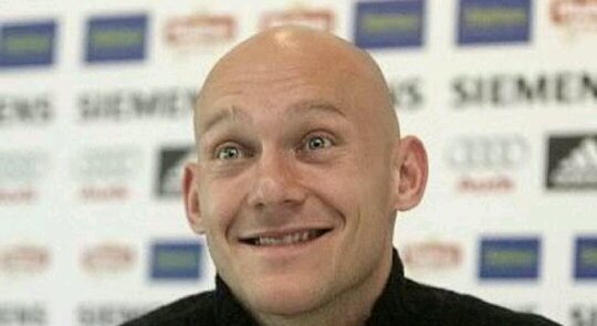 Si no viste a Gravesen jugar no puedes decir que sabes de fútbol. Cualquiera menos Barça. #HalaMadrid