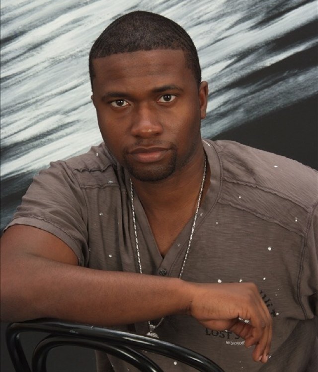 #Music Money Team, MMT. #Team Pacquiao. Follow @ThaBlackMamba19 I Follow Back :) @upp_upp_awayy :) Marine Corps Oorah back!