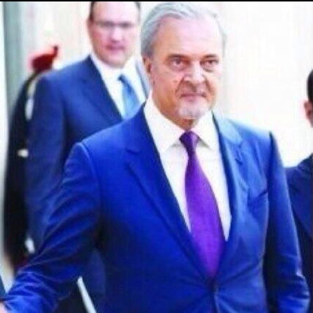 ياشينها لاخاب ضنك وهقوتك في من هقيت انه يفوق الضنوني ؛ وياشينها لاما اخلف الوقت نظرتك في الصاحب اللي كان يسوى العيوني ؛