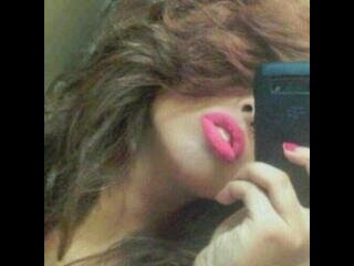 فتاه خجوله وجذابه ذو عينين جميلتين ♡' ضحكاتها فاتنه وإبتسامتهاتجعلك تسرح تأملا في وجهها ♡' يقال عنها مغروره لكني أراها ثقهہ ..♡' ^ نعم يَ سادة إنها أنا ‹☺تابعني