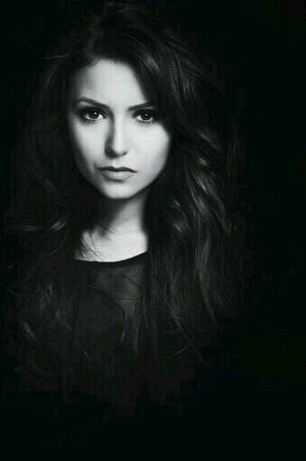 16. Hermana pequeña de Mo, hija de Percy y Audrey Weasley.Buscadora del equipo de Quidditch.Soy más inteligente que tú. {Fallon, Lys.}
