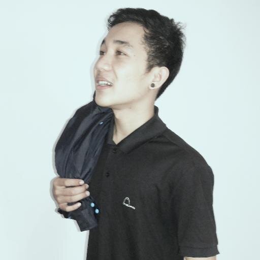 selalu tersenyum dan apa adanya