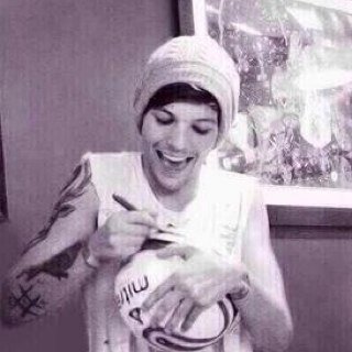 Dont follow this account! Follow @PUNKROCKZARRY_ pls! Tysm ily