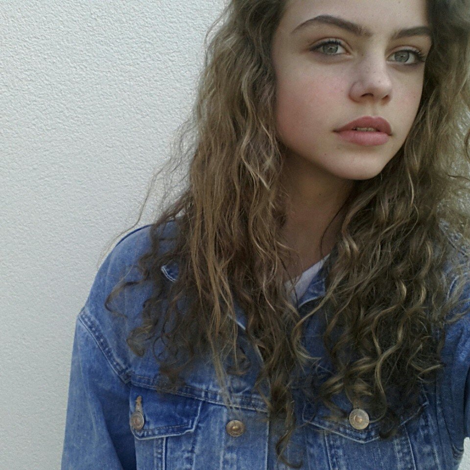 xJuliaKlaassen's profile picture. 14 year old broke shopaholic who has a weakness for mozzarella sticks