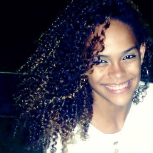 Ela é mistério, cheia de segredos. ♪