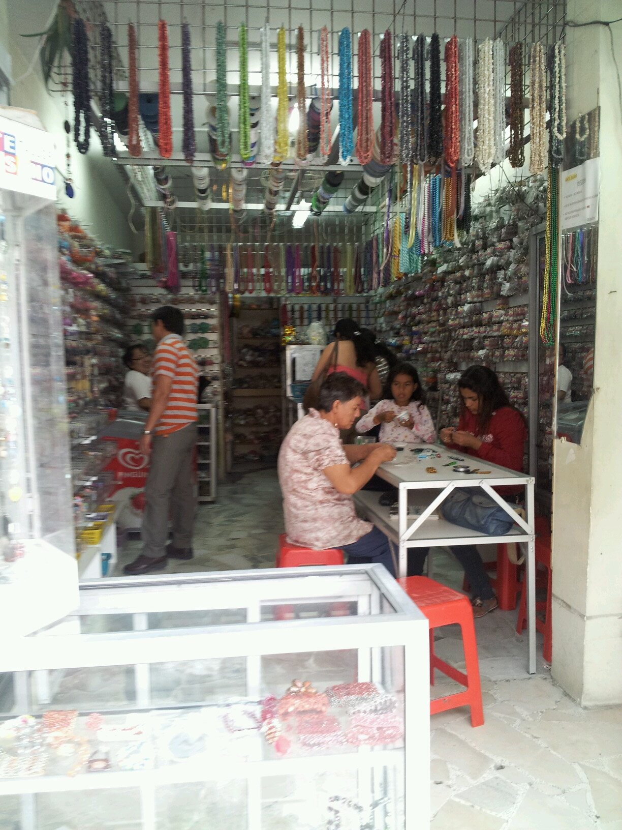 Todo lo referente a bisutería, cursos, ventas de accesorios, acabados.
Los estamos esperando.

Alborada 7ma. etapa mz 742 villa 6