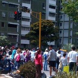 Vecinos de El Cafetal nos organizamos e informamos. Luchamos por la libertad y la democracia #SOSVenezuela