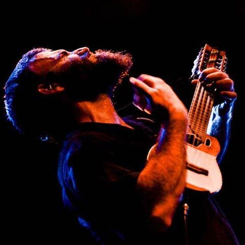 -Toco en Pampa Yakuza - Toco en De Mar y Luces - Clases de guitarra y charango