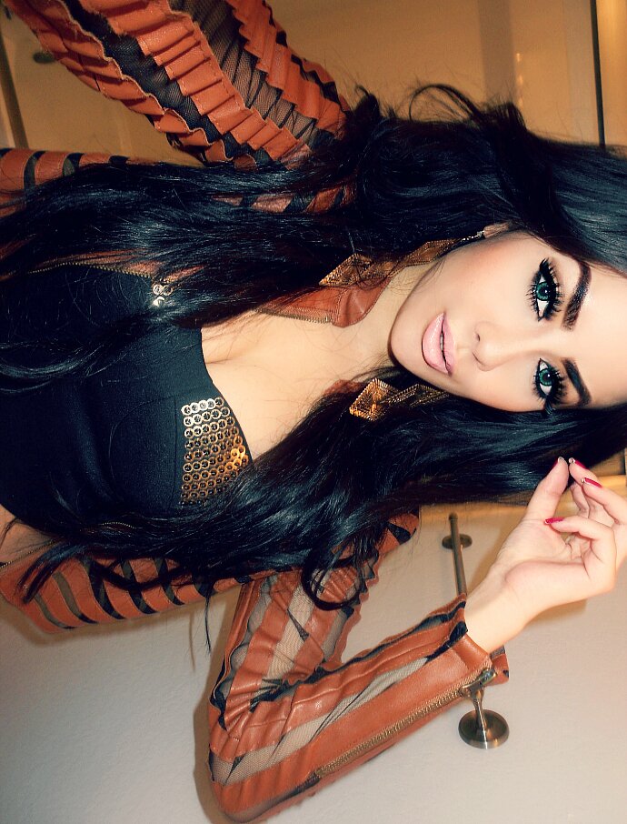 DeinaKliche's profile picture. Saying I'm tired  when you're actually sad.