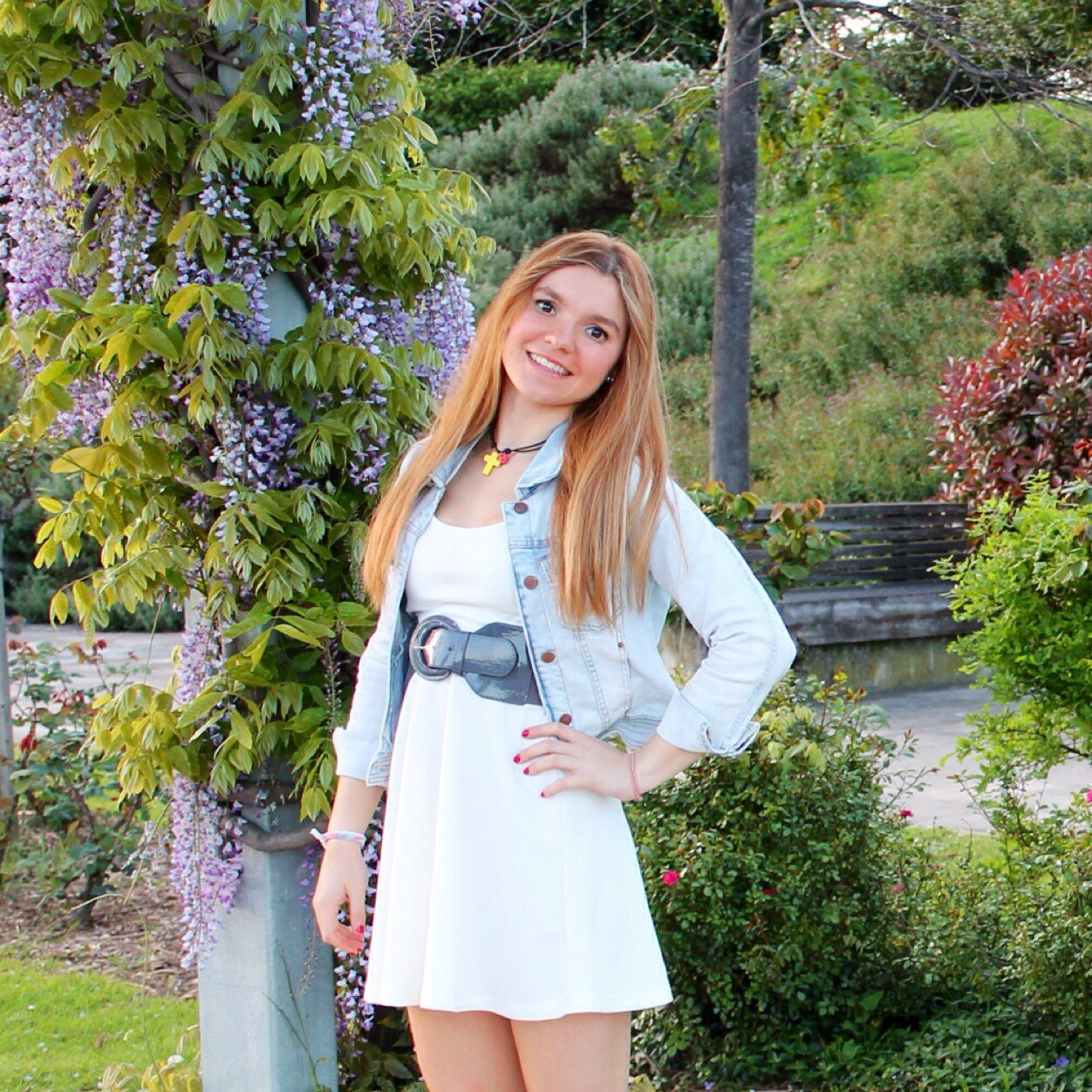 Welcome to my silly life. Es absurdo no tener valor para ser feliz. Si en esta vida todo vale, quiero ser princesa. Rubia y tonta (un poco)