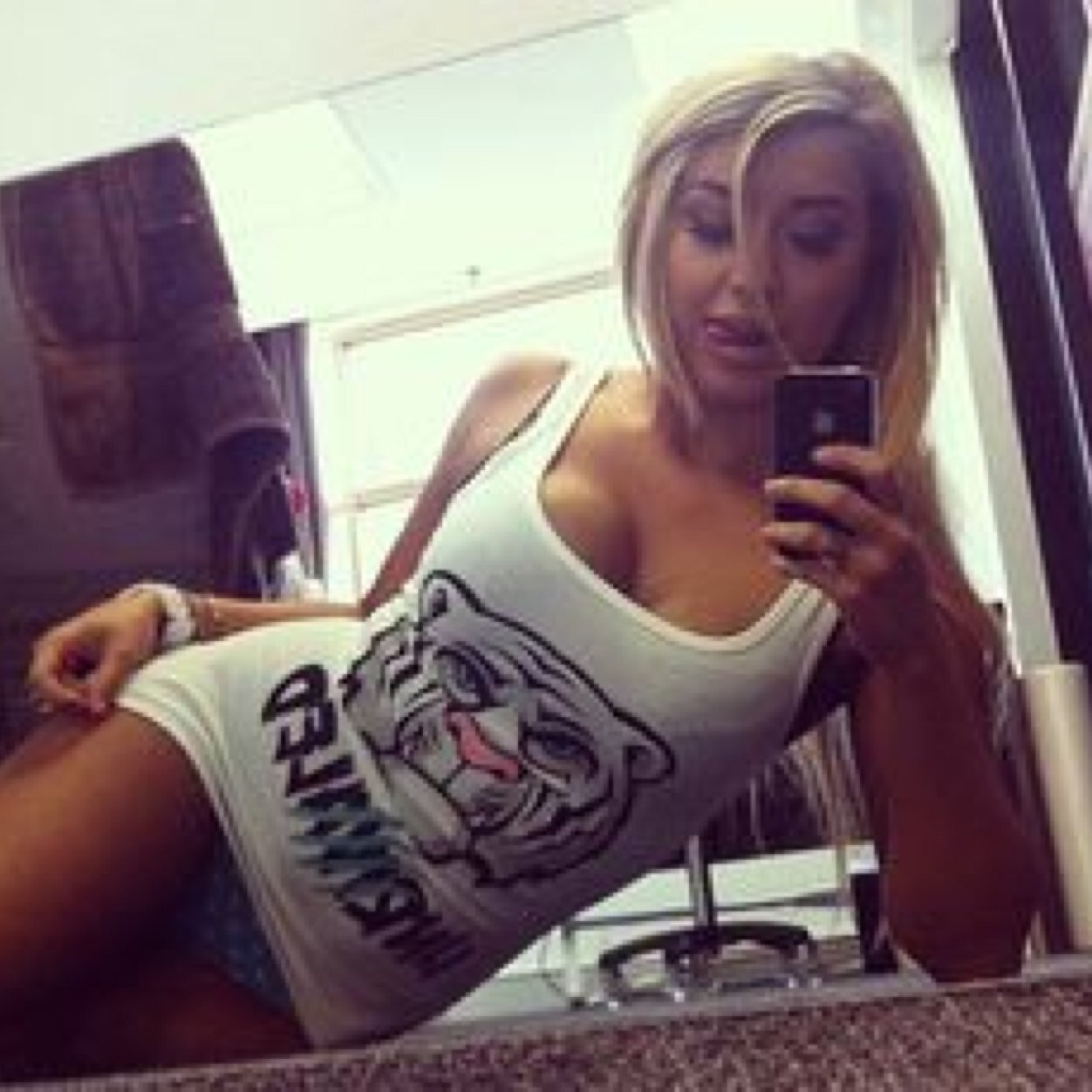 Blonde, bisexual, bbc slut.
Kik-ashleyvalentine69