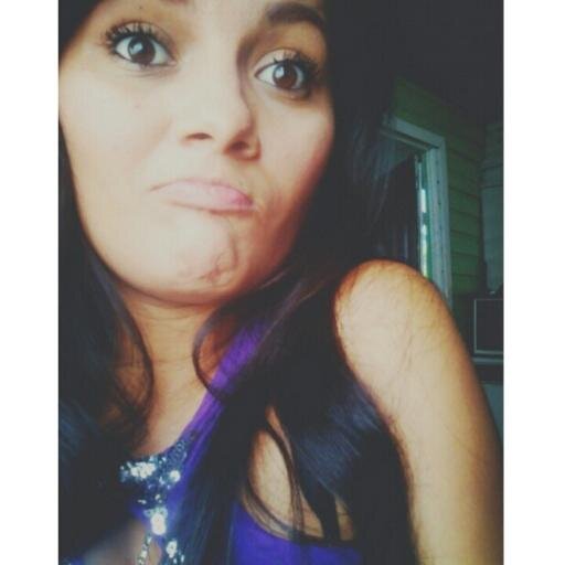 jαทαyทα мαŧŧøs eu sou alguem que adora sorrir,mas as vzs chorar . . . alguem que adorar brincar, mas as vzs fala serio. . .