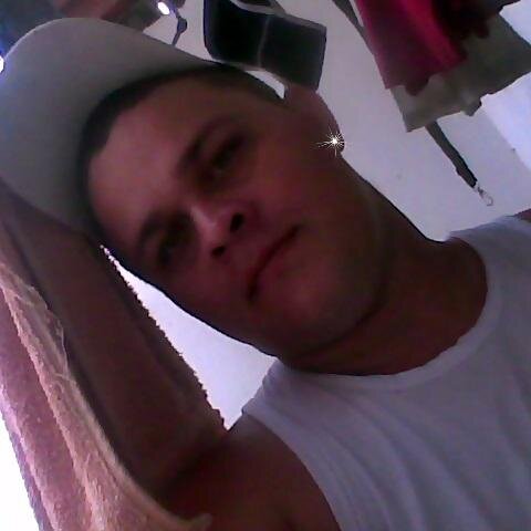 Nasci para satisfazer a grande necessidade que eu tinha de mim mesmo.
Jean-Paul Sartre