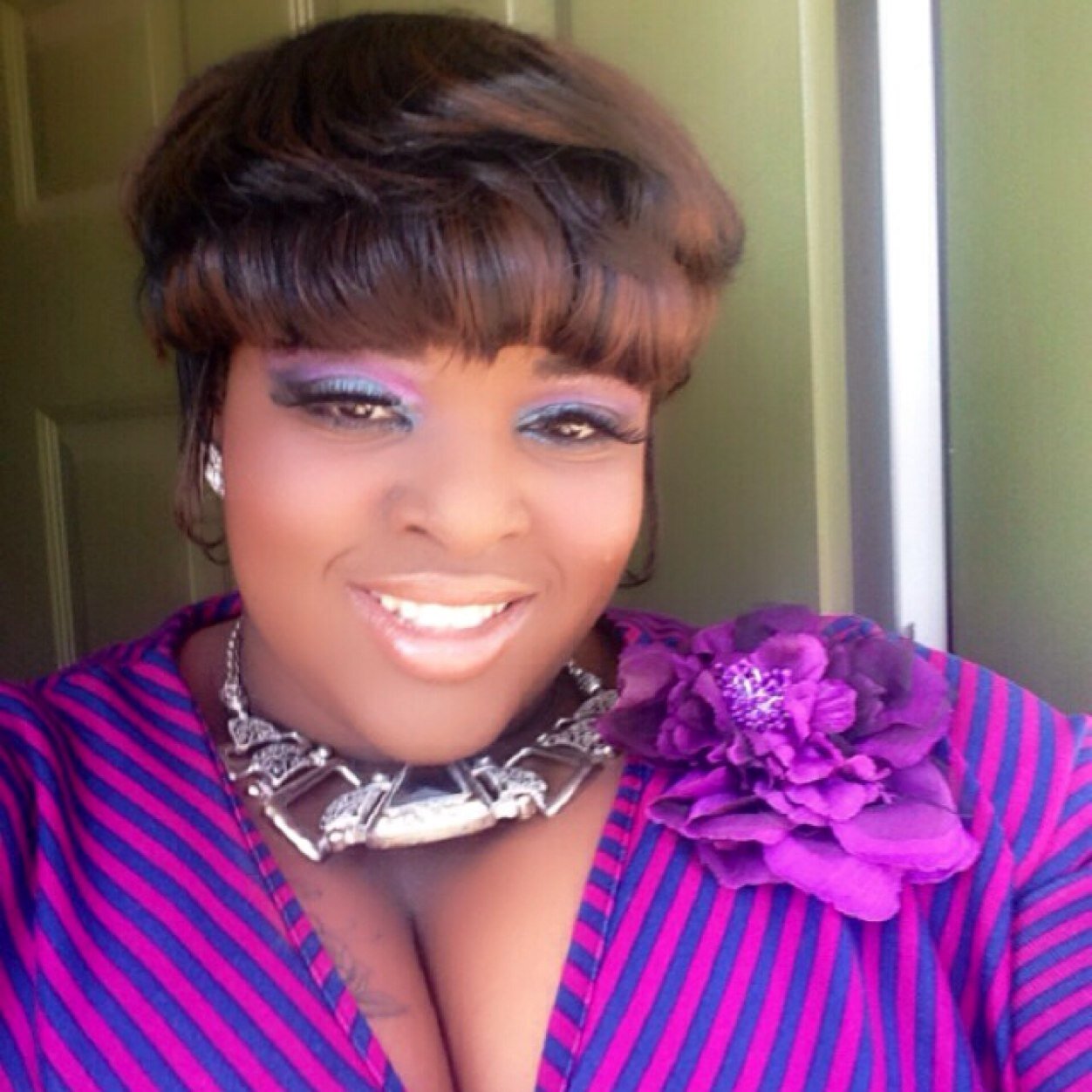 WRITER,SINGER, PREACHER.....I'M JUST ME A SQUARE I DON'T FIX INTO A CIRCLE I WAS MADE TO STAND OUT.......#MS.UNIQUE
