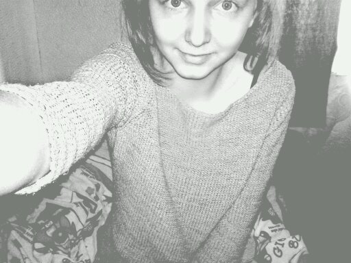 I hate myself. I hate my smile. I hate my personality. I hate my feet. I hate my appearance. I hate my hair. I hate my legs. I hate my face.