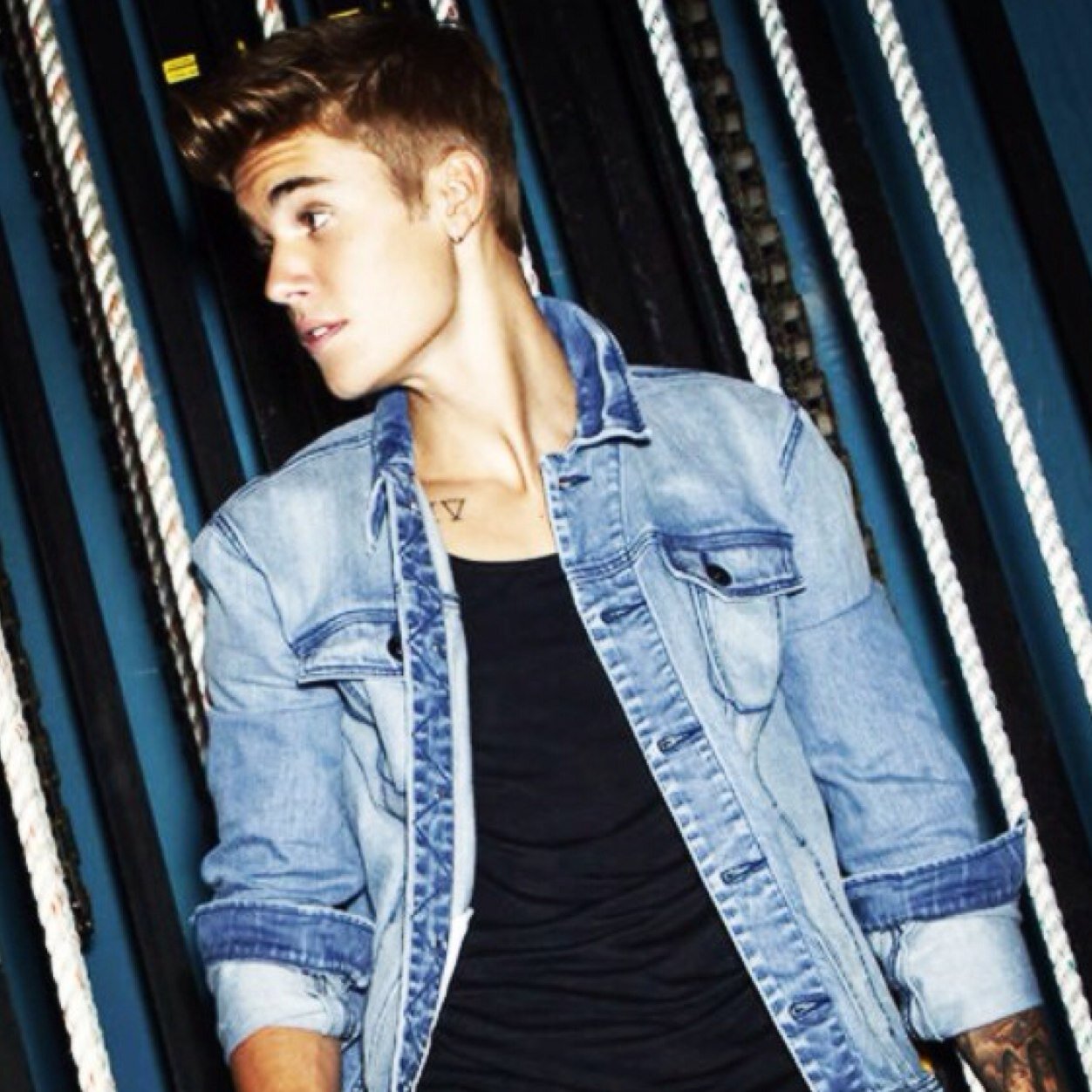 i love Justin and Selena that's pretty obvious bye