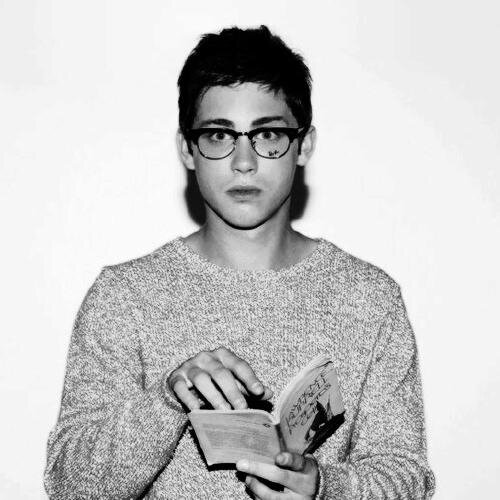 loganssmiile's profile picture. qualsiasi cosa tu faccia Logan Lerman è meglio di te
