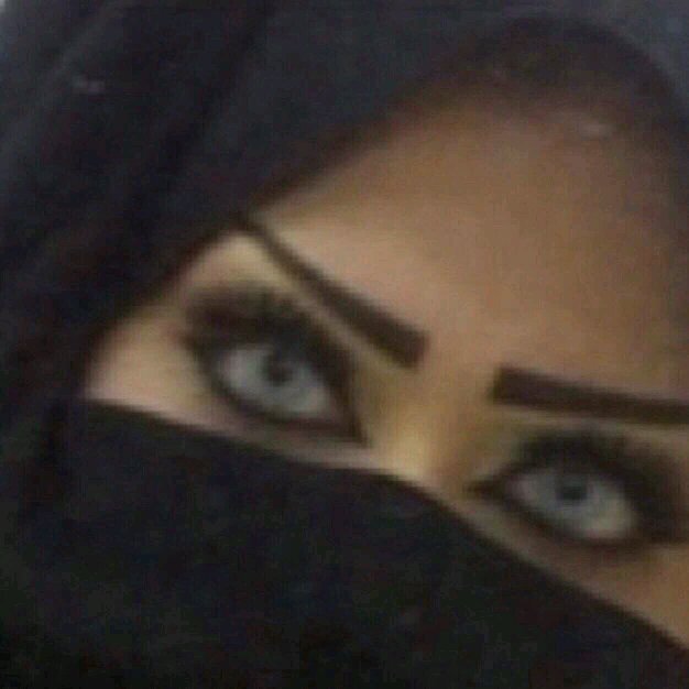 ‏متذوقه للشعر .عجميه وافتخر