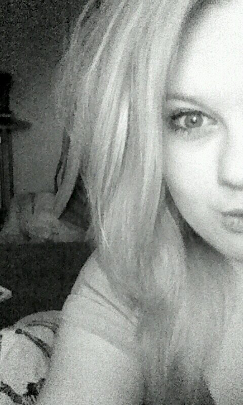 JessicaaaLouise's profile picture. |18| |Bartender/ waitress| |Drunk 24/7|