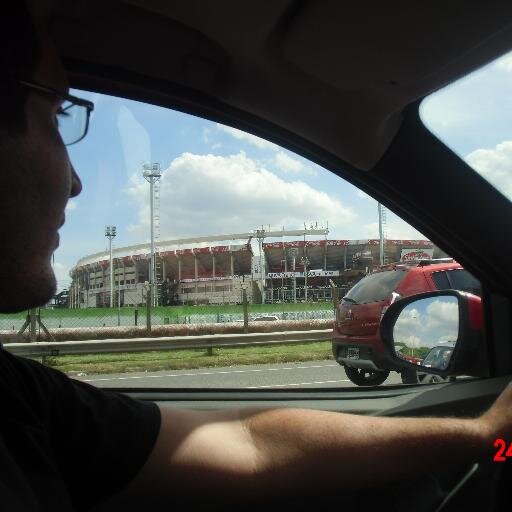 locurafragil's profile picture. Los broches de colgar la ropa deben alternarse así blanco rojo blanco rojo, rojo blanco rojo blanco. Tal vez alguno negro. 
Lic. en Sistemas