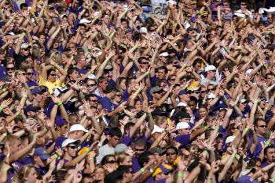 Wow, we will tweet every freaking legal photo of ECU students you tag, dm, and snapchat to ecustudents! THIS ACCOUNT IS SUSPENDED SO GO TO @ecustudents1 PLEASE!