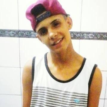 - eu sou de um jeito simples e diferente, com poucas palavras invadindo a sua mente!