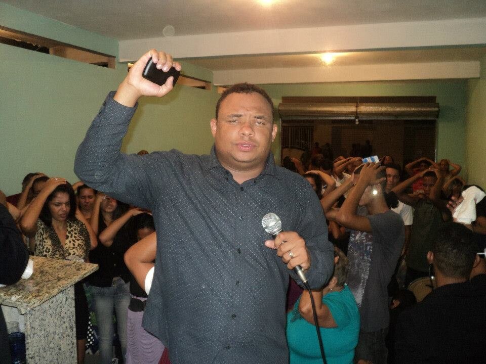 GOSTO  DE  PREGA A  SANTA PALAVRA DE DEUS ...........