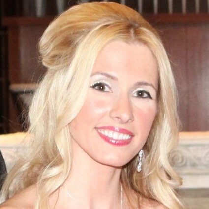 Life coach/therapist/Author/Entrepreneur/Dog trainer/Wife to a Radio Hall Of Famer & Doggie mom of 6!