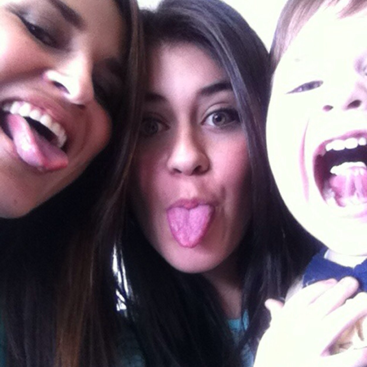 anacamilagil's profile picture. Let hope rise