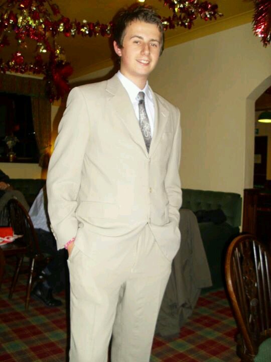 davidmackay95's profile picture. Big fella, big hands, big feet, small cock... gutted!!