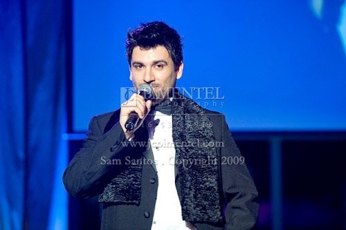 Daniel Alvarez es un cantante y compositor Argentino radicado en canada,Oriundo de San Fernando Buenos Aires,Argentina.