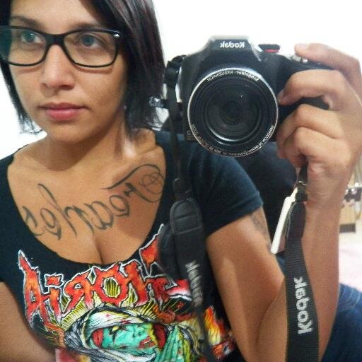 Oncinha, tatuagens e bebê da mamãe.